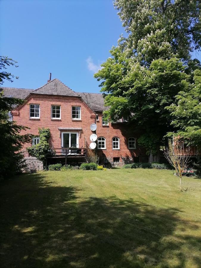 Gutshaus Daemelow Tussen Schwerin En Wismar Ngoại thất bức ảnh