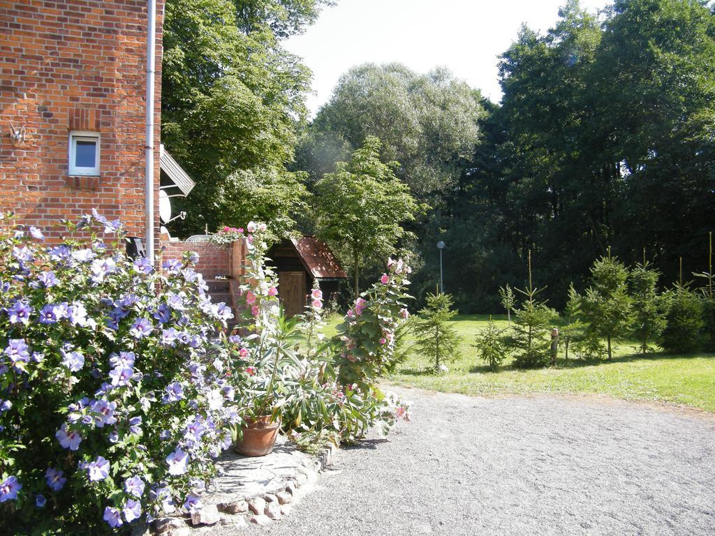 Gutshaus Daemelow Tussen Schwerin En Wismar Ngoại thất bức ảnh