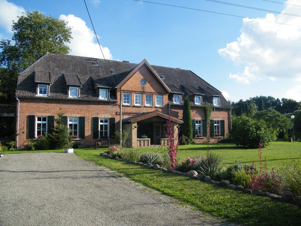 Gutshaus Daemelow Tussen Schwerin En Wismar Ngoại thất bức ảnh