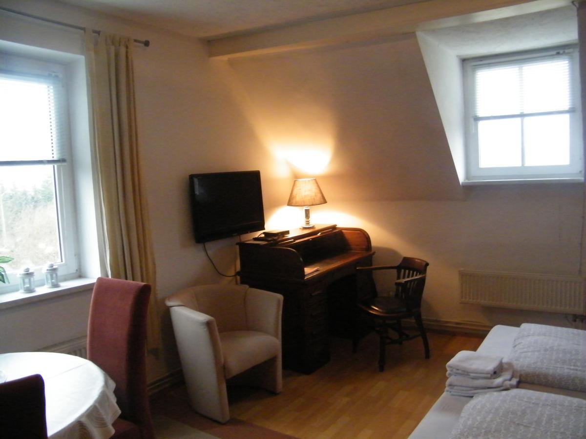 Gutshaus Daemelow Tussen Schwerin En Wismar Ngoại thất bức ảnh