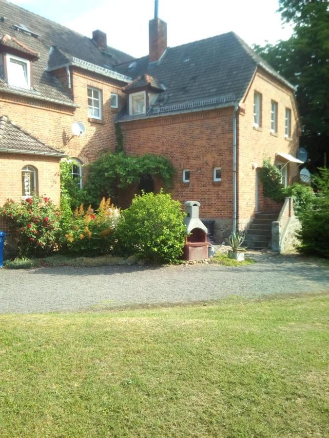 Gutshaus Daemelow Tussen Schwerin En Wismar Ngoại thất bức ảnh