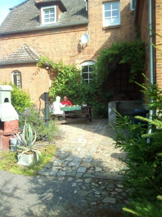 Gutshaus Daemelow Tussen Schwerin En Wismar Ngoại thất bức ảnh